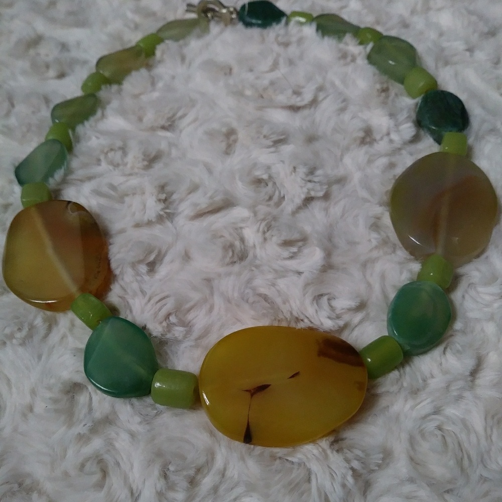 NWOT Beaded Necklace - Picture 2 of 4